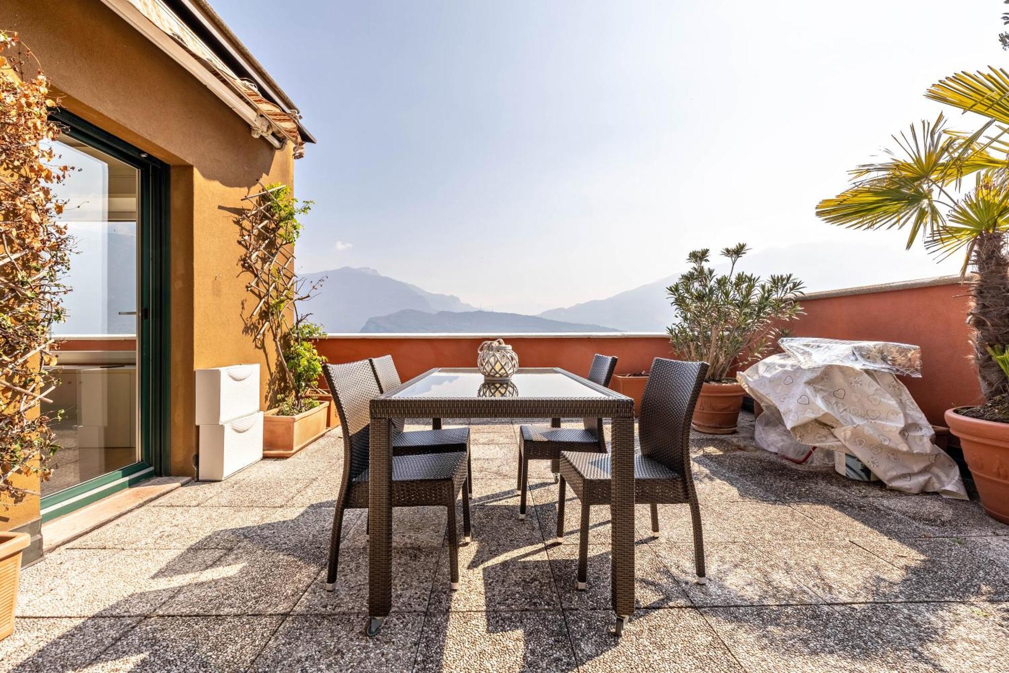 Casa Sara With Swimming Pool Appartement Riva del Garda Buitenkant foto