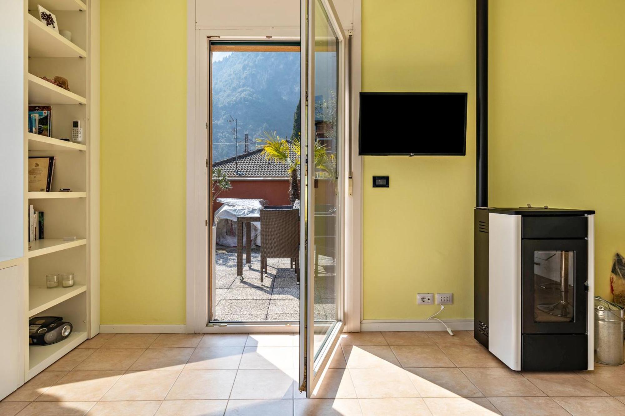 Casa Sara With Swimming Pool Appartement Riva del Garda Buitenkant foto